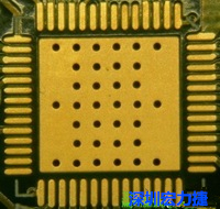 這是最不好的通孔設(shè)計，貫穿通孔直接擺放于QFN的接地散熱墊上，制造上無法確保其錫量，也就無法確保焊接良好。