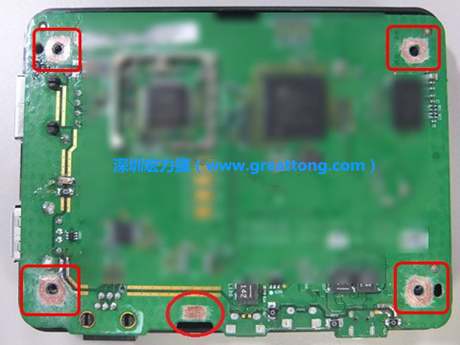 手動(dòng)去綠漆。使用傳統(tǒng)的刀片去除綠漆后的效果。