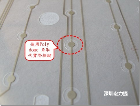 仔細(xì)看下面的第一張圖片，在圓形的節(jié)點(diǎn)旁邊有個(gè)圓形的開(kāi)口，這個(gè)開(kāi)口墊高了鍵盤(pán)按鍵的接觸點(diǎn)線路。
