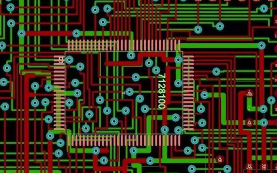 圖1：兩種PCB模型的部分電路。頂圖：傳統(tǒng)設計版本。
