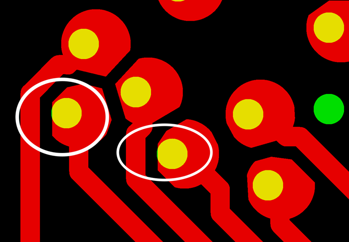 PCB生產(chǎn)會產(chǎn)生同一方向性的小小量偏移，焊盤被削的方向無規(guī)則，最惡劣的情況還會出現(xiàn)個別孔破焊環(huán)